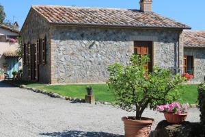 Vrt pred nastanitvijo Agriturismo Borgo Pirolino