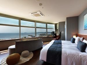 A bed or beds in a room at Hayama Umino Hotel