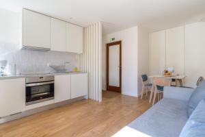 Una cocina o cocineta en Spot Family Apartments