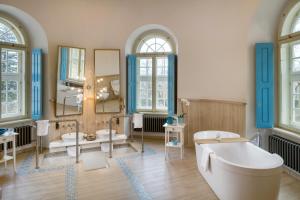 O zonă de relaxare la Chateau Herálec Boutique Hotel & Spa by L'Occitane