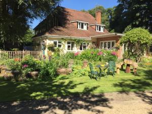 A garden outside Kingswood Cottage