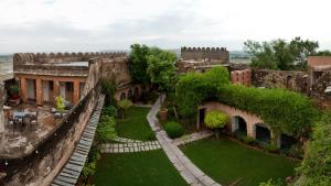 A garden outside Neemrana's - Hill Fort - Kesroli