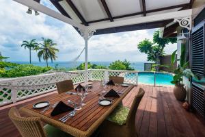 A piscina localizada em Stonefield Villa Resort ou nos arredores