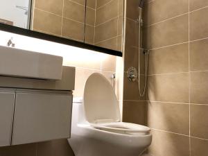 a bathroom with a toilet and a sink at RIVERO BOUTIQUE HOTEL Seremban 2 in Seremban