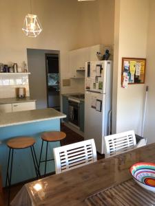 Dapur atau dapur kecil di The Beach Hut Avoca Beach NSW