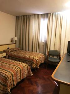 Una cama o camas en una habitación de Hotel Cervantes