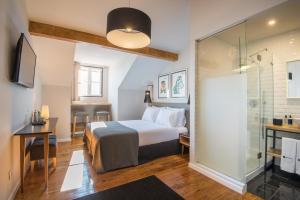 A bed or beds in a room at Urbano FLH Hotels Lisboa