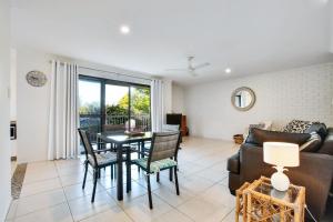 Χώρος καθιστικού στο 2 Bedroom Unit Mooloolaba- Walk to the Beach