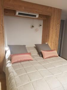 Una cama o camas en una habitación de Caveau de l'ami Fritz