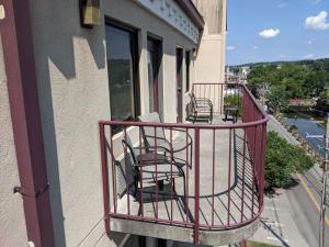 A balcony or terrace at Riverside Tower