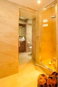 Windermere Boutique Hotel Spa Suites & Hot Tubs 욕실