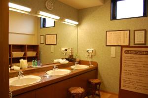 Hotel Route-Inn Tsuruga Ekimae पर एक बाथरूम