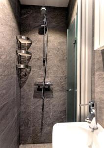 A bathroom at City HotelApartment