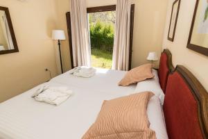 two twin beds in a room with a window at Villa Turistica de Bubion in Bubión