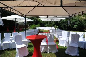 Un restaurante u otro lugar para comer en Schloss Wiesenthau