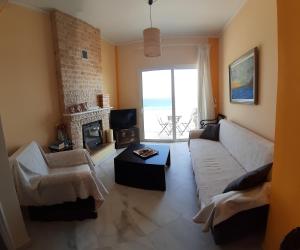 Χώρος καθιστικού στο Apartment Michalis by the Sea