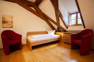 Una cama o camas en una habitación de Gästehaus St. Georg - Weltenburger Klosterbetriebe GmbH