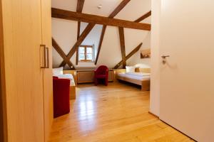 Una cama o camas en una habitación de Gästehaus St. Georg - Weltenburger Klosterbetriebe GmbH