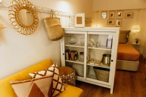 a living room with a couch and a book shelf at Amoreira in Setúbal