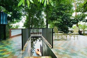 Balkon ili terasa u objektu Once Upon The River, Aluva - Near Cochin International Airport