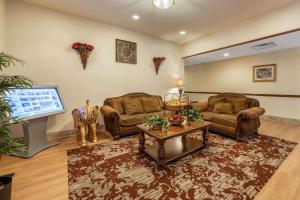 אזור ישיבה ב-MainStay Suites Grantville - Hershey North