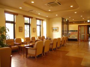 Area tempat duduk di Hotel Route-Inn Shin Gotemba Inter -Kokudo 246 gou-