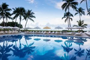 The swimming pool at or close to Halekulani