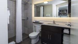 Candlewood Suites - Celaya, an IHG Hotel tesisinde bir banyo