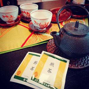 名古屋Show Wa No Yado Tsuchiya的茶几,茶杯,茶壶