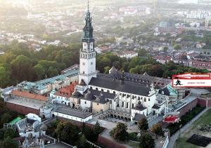 Vaade majutusasutusele Apartamenty Czestochowa Eu "parking gratis" linnulennult