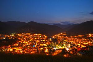 Pogled na planine ili pogled na planine iz vikendica