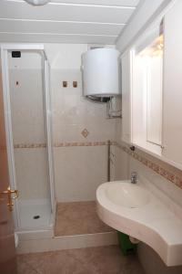 a bathroom with a sink and a shower at Lo Smeraldo in Capoliveri