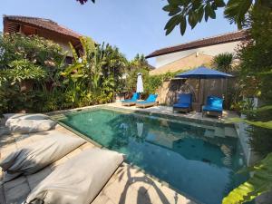 Piscina a Cafe Wayan Cottages Senggigi o a prop