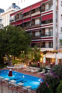 The swimming pool at or close to Hotel Principe