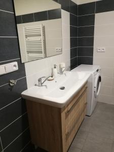 Apartmán G4 Maty tesisinde bir banyo