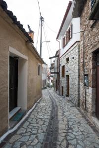 El barrio en el que está el departamento o un barrio cercano