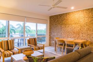 Ruang duduk di Coral Coast Resort Accor Vacation Club Apartments