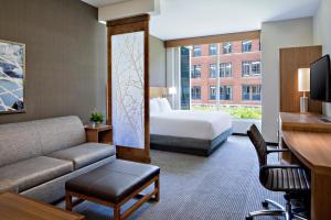 O zonă de relaxare la Hyatt Place Grand Rapids Downtown