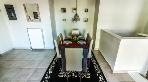 A kitchen or kitchenette at Comfort Luxury Maisonette