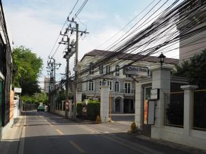 an empty street with a building on the side of the road at MIQ Asoke808 Villa - Asoke BTS - garden pool - 16 Pax in Bangkok