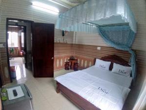 Cama ou camas em um quarto em Hoa Phuong Guesthouse