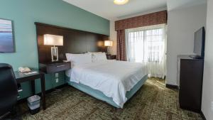 Staybridge Suites Houston-NASA Clear Lake, an IHG Hotel 객실 침대