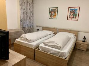 Кровать или кровати в номере B&B Hotel Dolomiti