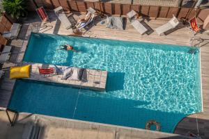 Kolam renang di atau dekat dengan Hotel Corallo Rimini