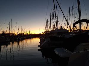 Un paisaje natural cerca del barco