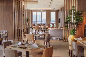 A restaurant or other place to eat at Oakwood Hotel & Residence Surabaya