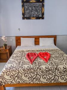 A bed or beds in a room at Serangan Inn Mimba