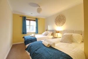 Sunnydale Serviced Apartments - Central Wakefield, spacious apartment房間的床