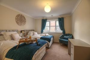 Sunnydale Serviced Apartments - Central Wakefield, spacious apartment房間的床