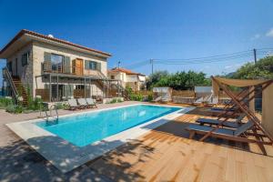 The swimming pool at or close to Sophia's Beach House